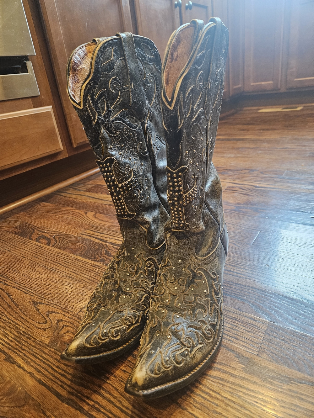 Johnny Ringo Sagrada Distressed Leather Cross Studded Cowgirl Boots Snip Toe